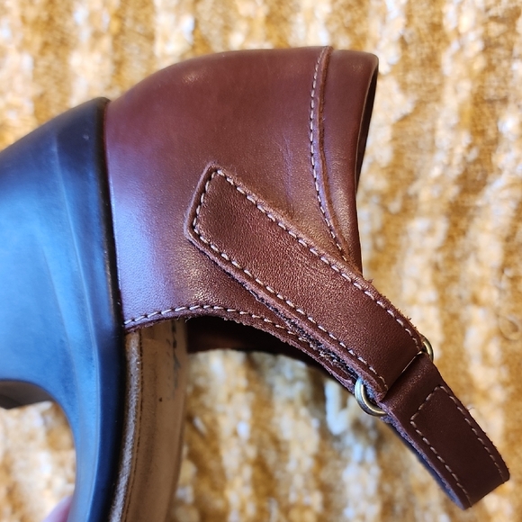 Clarks Dark Brown Ankle Strap Heels - Picture 11 of 11
